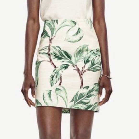 Leaf print mini skirt - Picture 2 of 6